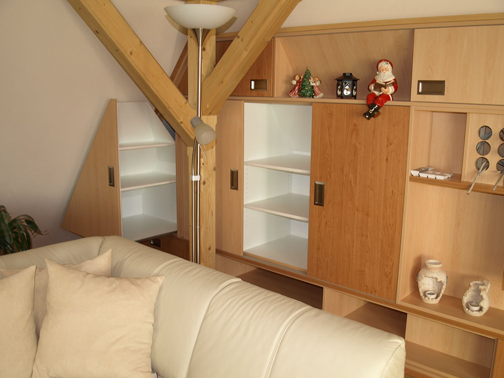 Wohnzimmermöbel mit Schrägen Schiebern