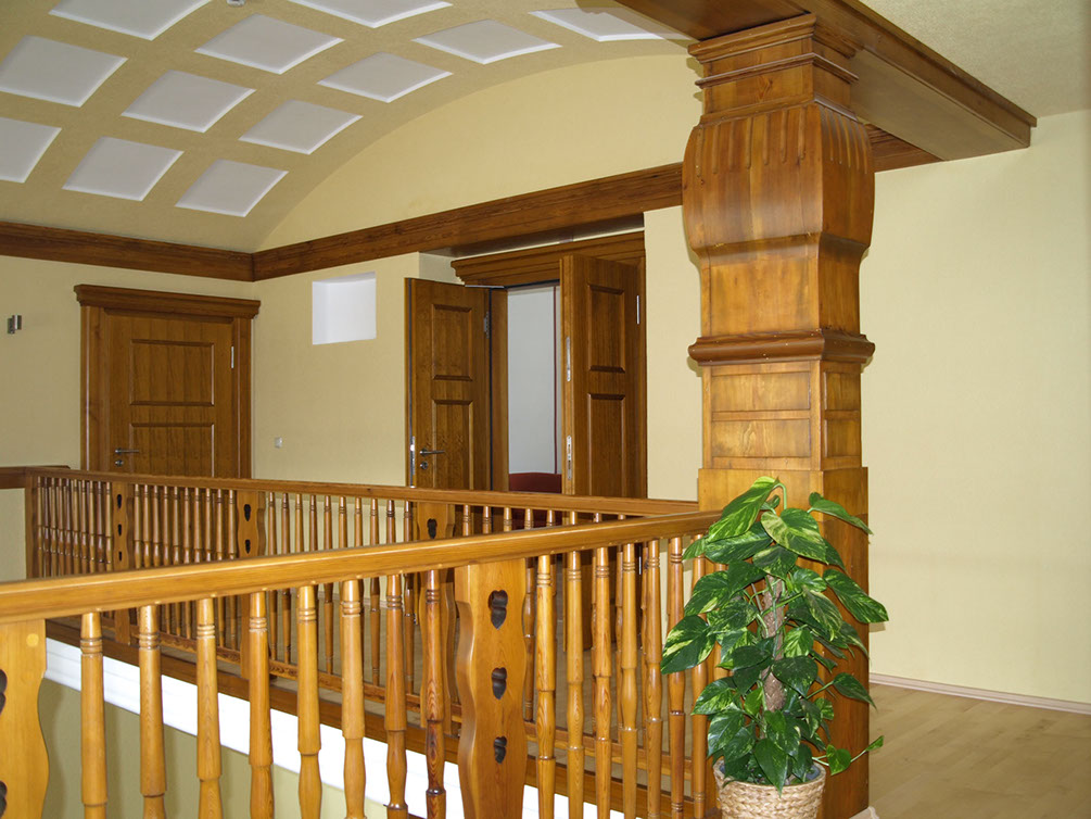 Restauration Geländer und Holzverkleidung