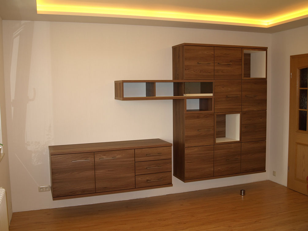 Wohnzimmerschrank