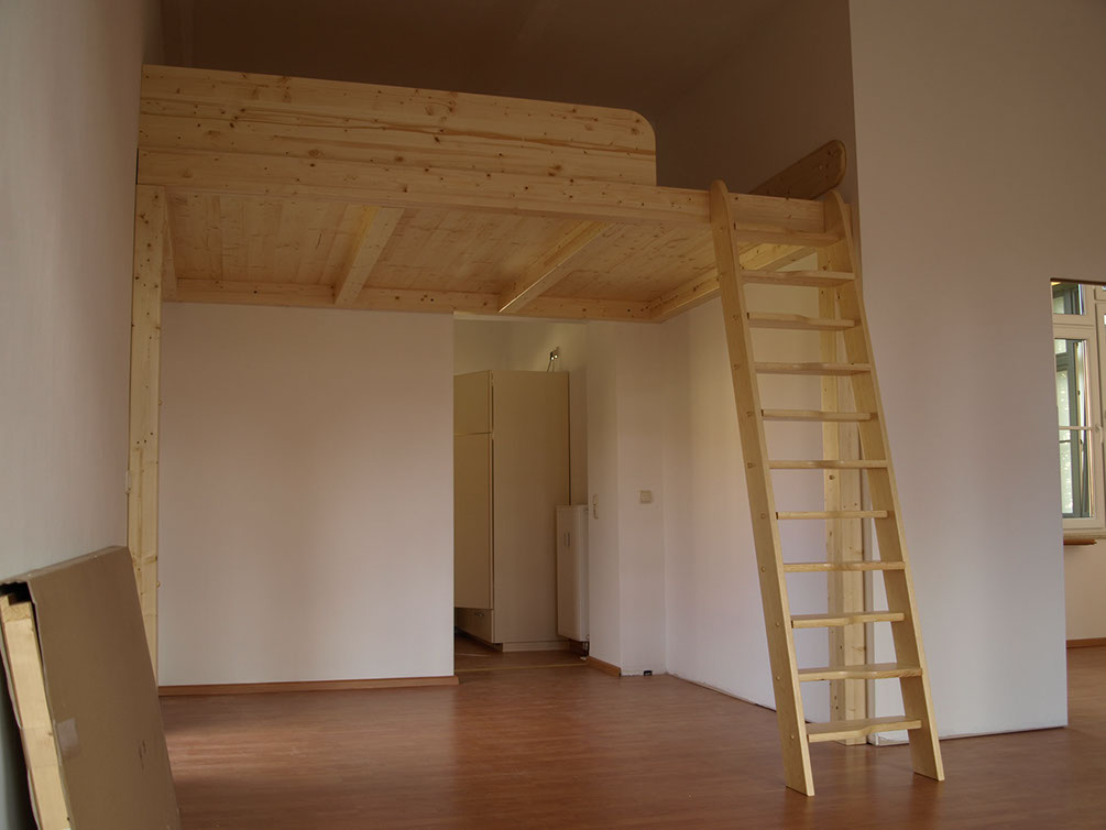 Hochbett mit Leiter